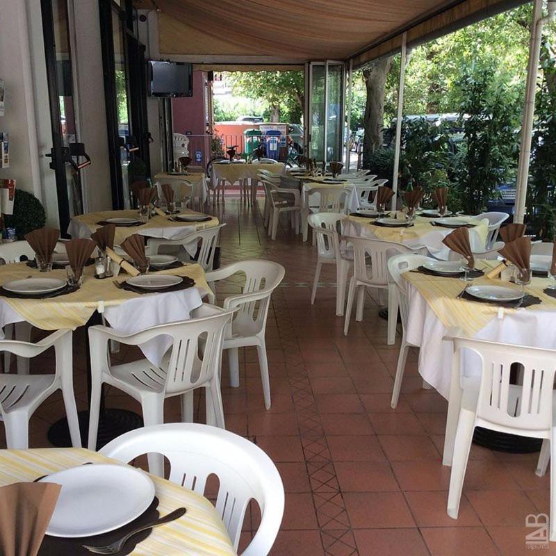 Hotel Granada Cattolica Luaran gambar