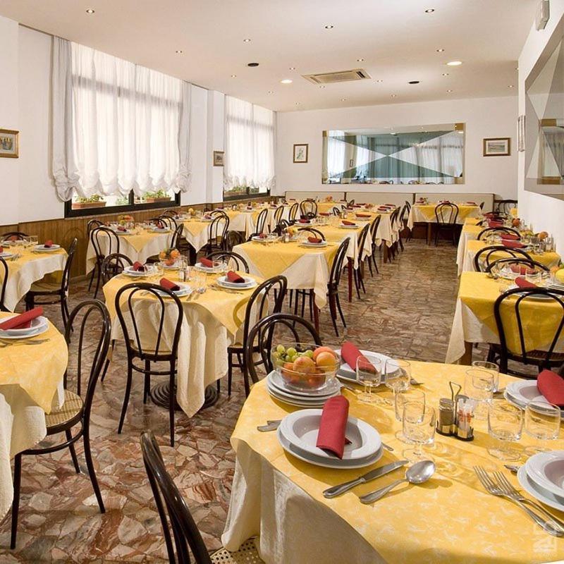 Hotel Granada Cattolica Luaran gambar