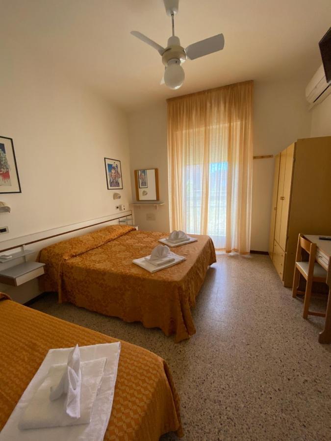 Hotel Granada Cattolica Luaran gambar