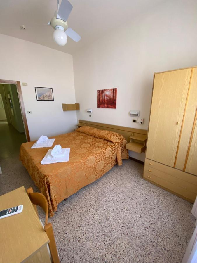 Hotel Granada Cattolica Luaran gambar