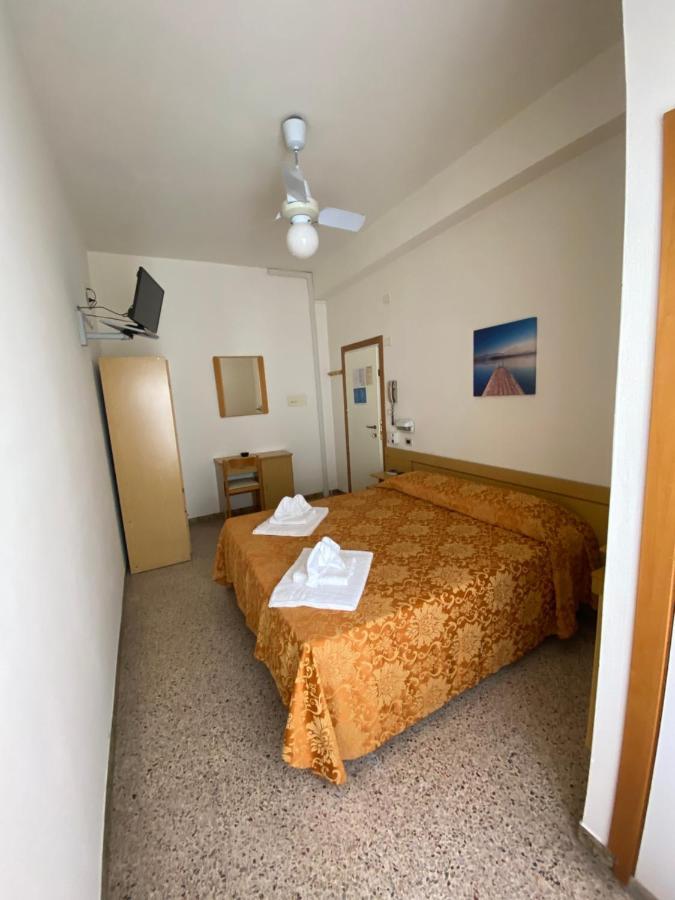 Hotel Granada Cattolica Luaran gambar