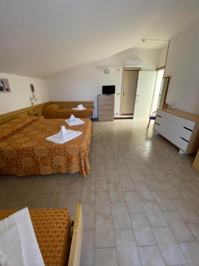 Hotel Granada Cattolica Luaran gambar