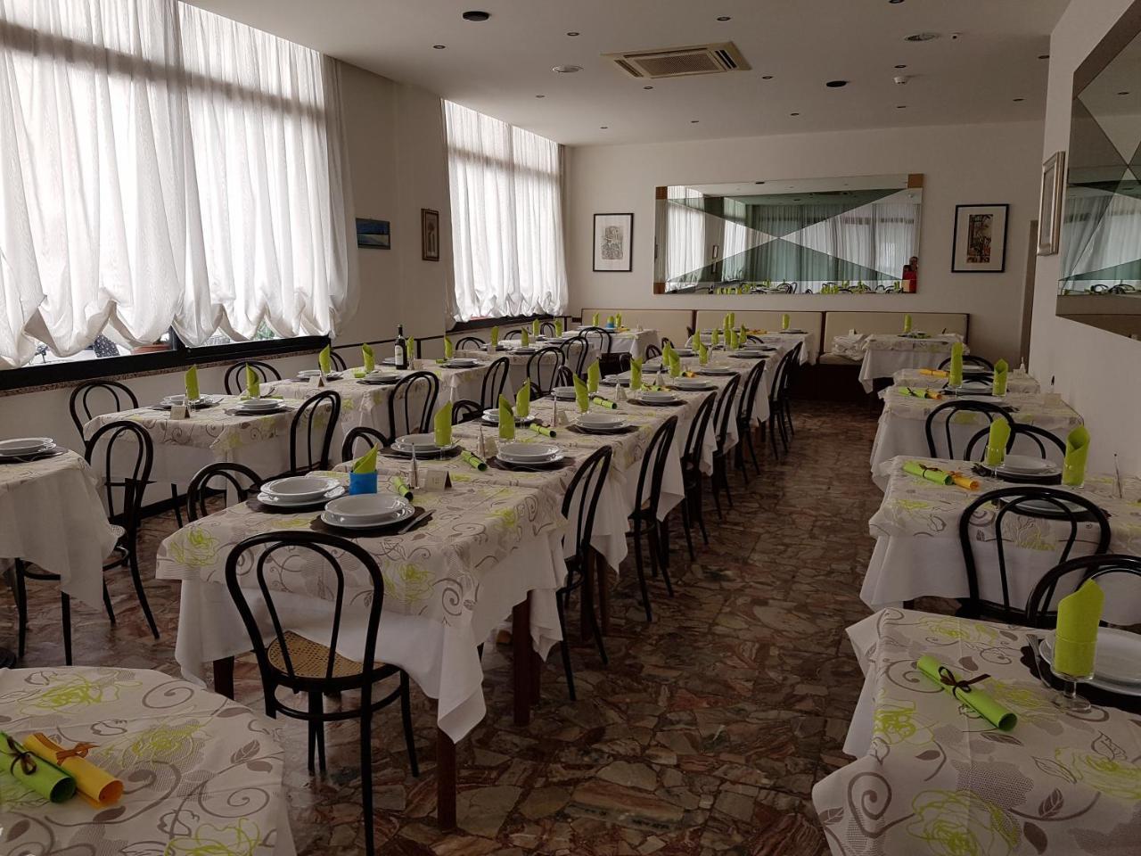 Hotel Granada Cattolica Luaran gambar