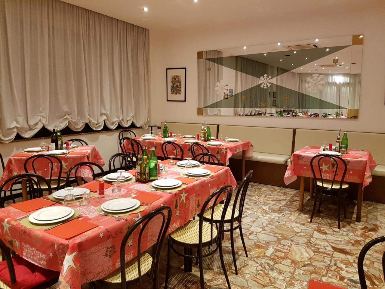 Hotel Granada Cattolica Luaran gambar