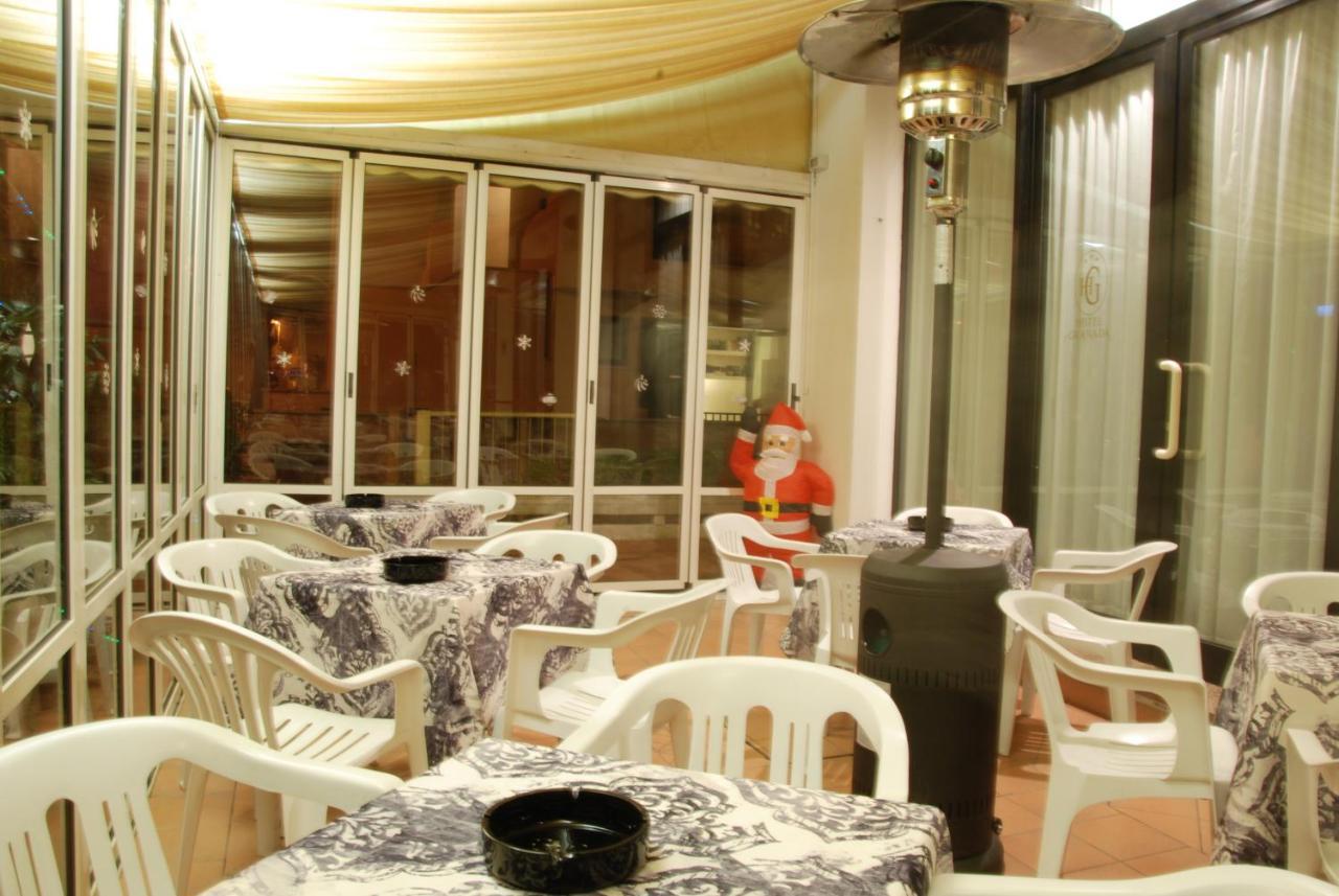 Hotel Granada Cattolica Luaran gambar