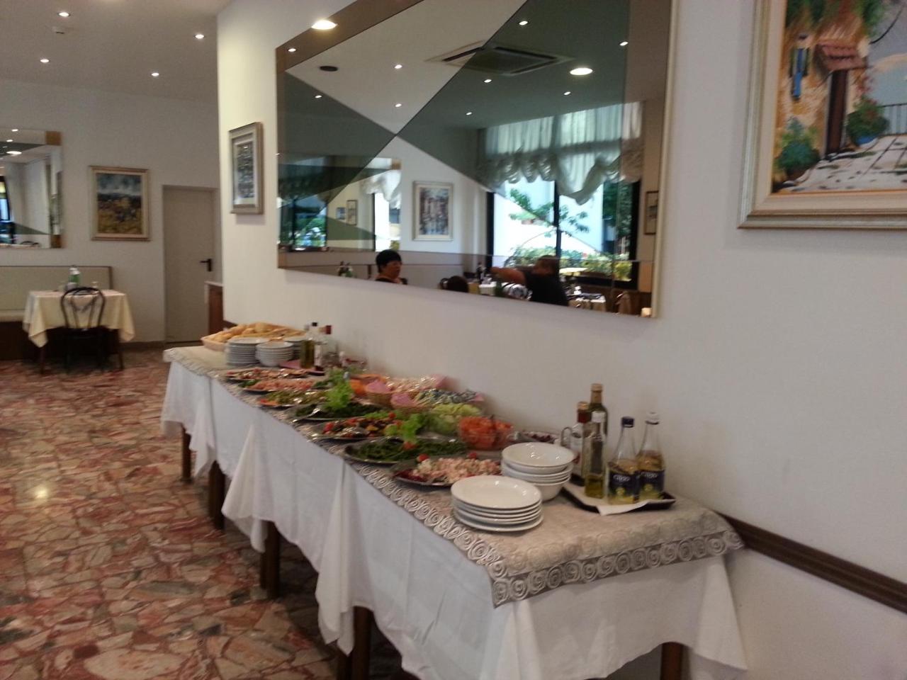 Hotel Granada Cattolica Luaran gambar